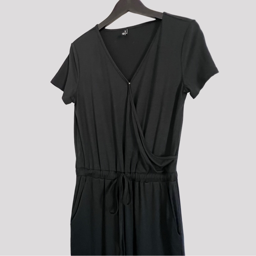 Elegant Black Women's Jumpsuit - Picture 5 of 10